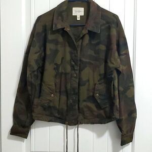 Jessica Simpson womans camouflage jacket, size medium